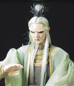 裴千己